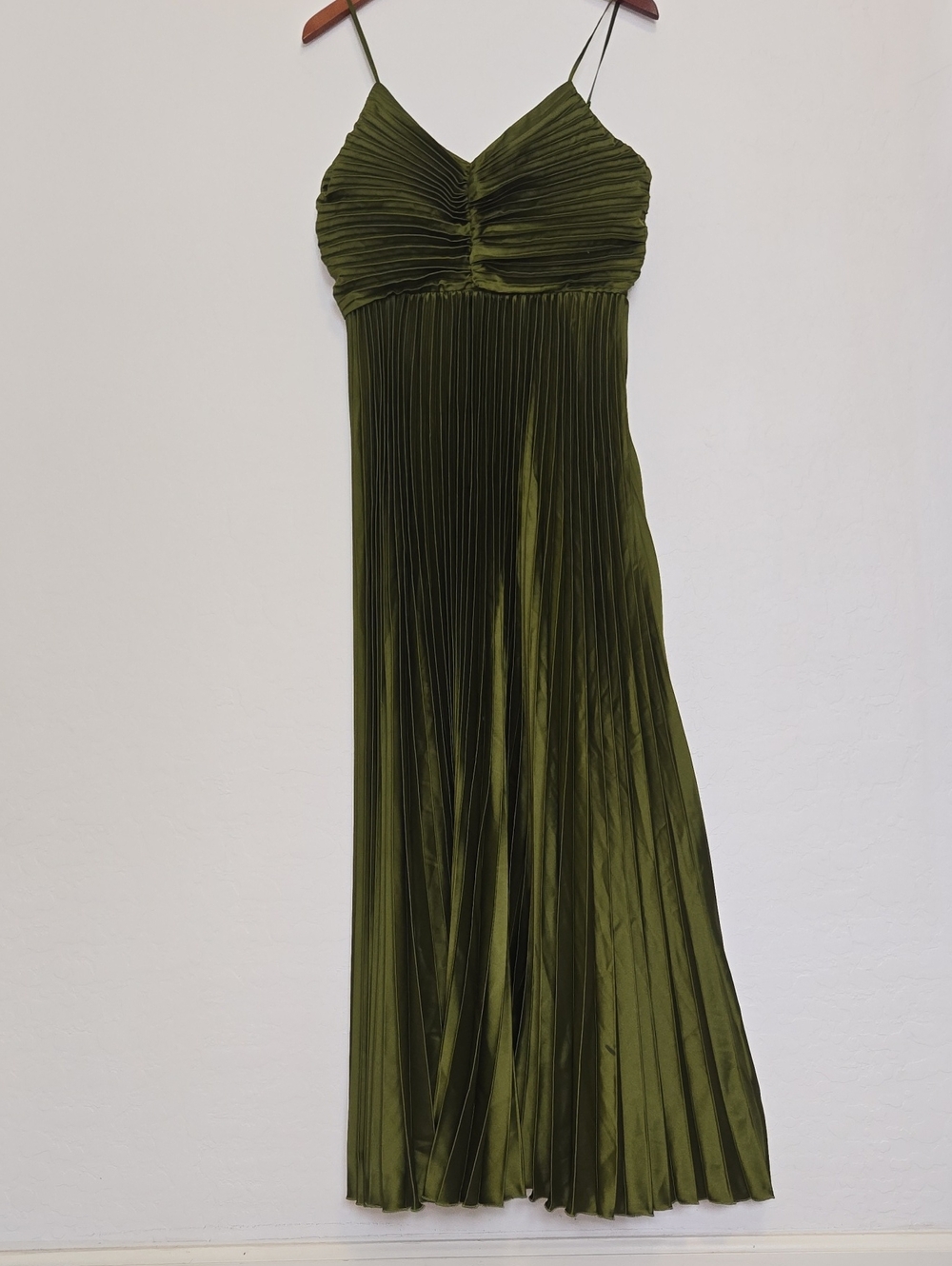 Petal & Pup Naira Pleated Maxi Dress Palm Green Size 8 NWT - Picture 4 of 13